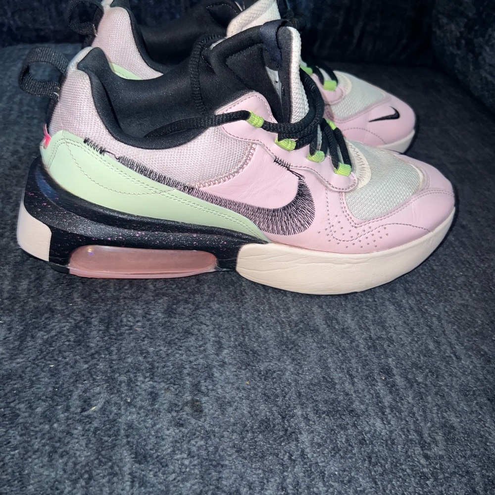 Nike Women AirMax Verona Guava Ice